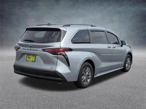 2021 Toyota Sienna XLE 8 Passenger