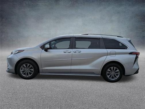 2021 Toyota Sienna XLE 8 Passenger