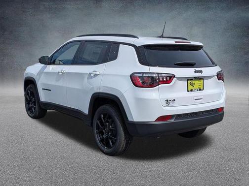 Bright White Clearcoat 2026 Jeep Compass Latitude