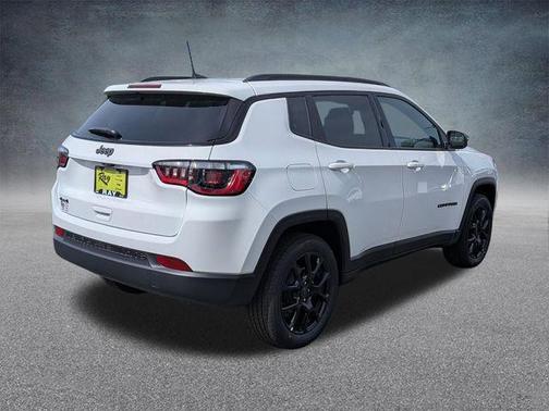 Bright White Clearcoat 2026 Jeep Compass Latitude