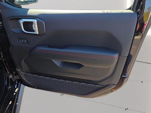 Black Clearcoat 2027 Jeep Wrangler Rubicon