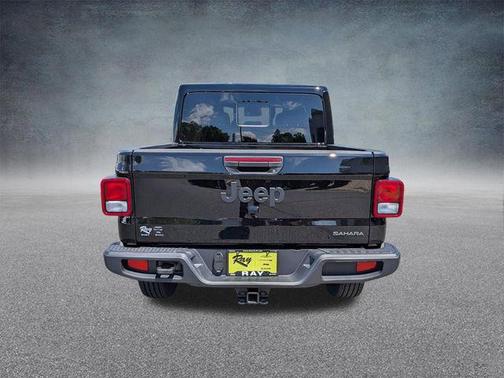 Black Clearcoat 2026 Jeep Gladiator Sahara 4x4