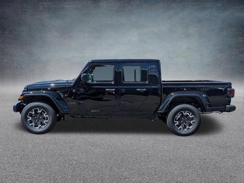 Black Clearcoat 2026 Jeep Gladiator Sahara 4x4