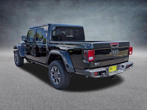 Black Clearcoat 2026 Jeep Gladiator Sahara 4x4