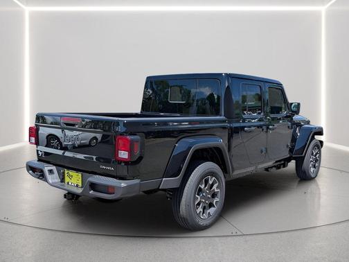 Black Clearcoat 2026 Jeep Gladiator Sahara 4x4