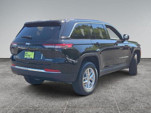 Diamond Black Crystal Pearlcoat 2026 Jeep Grand Cherokee Laredo