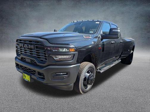 Diamond Black Crystal Pearlcoat 2026 RAM 3500 Tradesman Crew Cab 4x4 8' Box