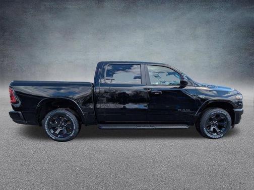 Diamond Black Crystal Pearlcoat 2026 RAM 1500 Big Horn/Lone Star