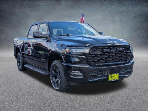 Diamond Black Crystal Pearlcoat 2026 RAM 1500 Big Horn/Lone Star
