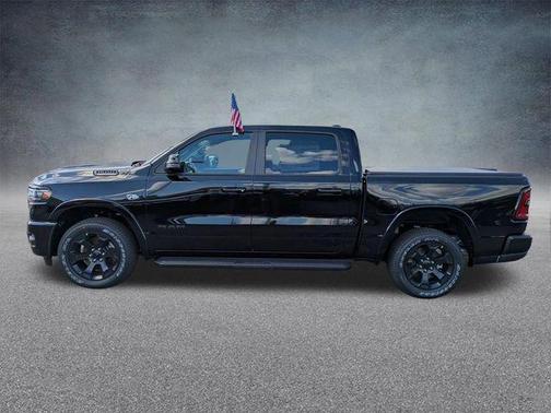 Diamond Black Crystal Pearlcoat 2026 RAM 1500 Big Horn/Lone Star