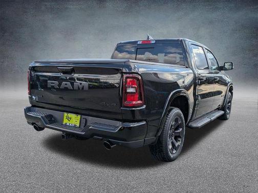Diamond Black Crystal Pearlcoat 2026 RAM 1500 Big Horn/Lone Star