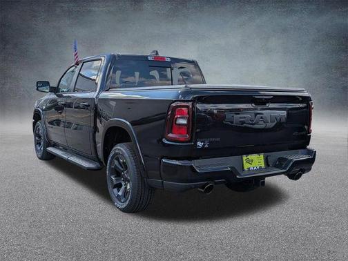 Diamond Black Crystal Pearlcoat 2026 RAM 1500 Big Horn/Lone Star