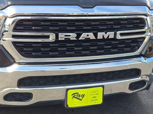 Diamond Black Crystal Pearlcoat 2023 RAM 1500 Big Horn/Lone Star