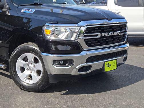 Diamond Black Crystal Pearlcoat 2023 RAM 1500 Big Horn/Lone Star