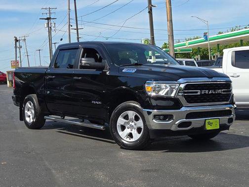 Diamond Black Crystal Pearlcoat 2023 RAM 1500 Big Horn/Lone Star