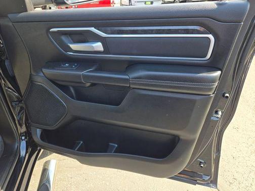 Diamond Black Crystal Pearlcoat 2023 RAM 1500 Big Horn/Lone Star
