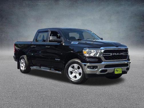 Diamond Black Crystal Pearlcoat 2023 RAM 1500 Big Horn/Lone Star