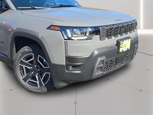 Sting-Gray Clearcoat 2026 Jeep Cherokee Laredo 4x4