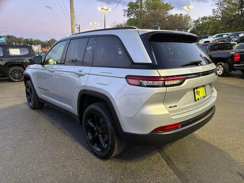 Silver Zynith 2023 Jeep Grand Cherokee Limited