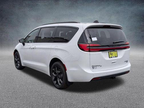 Bright White Clearcoat 2027 Chrysler Pacifica Limited