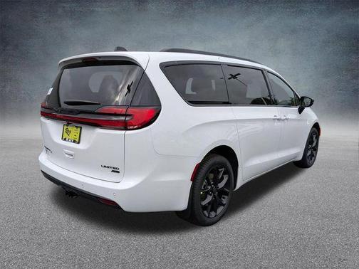 Bright White Clearcoat 2027 Chrysler Pacifica Limited