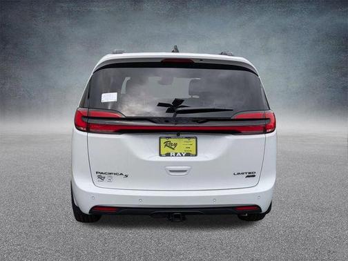Bright White Clearcoat 2027 Chrysler Pacifica Limited