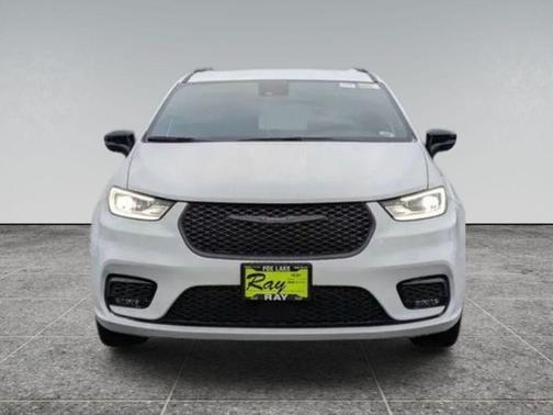 Bright White Clearcoat 2026 Chrysler Pacifica L