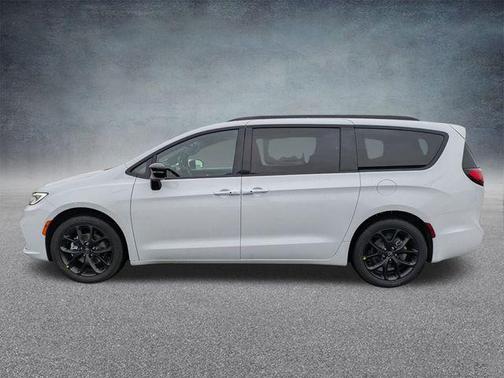 Bright White Clearcoat 2026 Chrysler Pacifica L