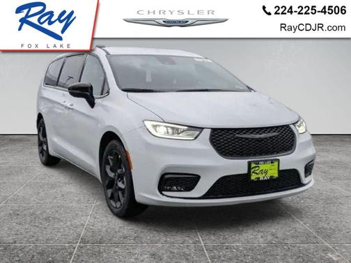 Bright White Clearcoat 2026 Chrysler Pacifica L