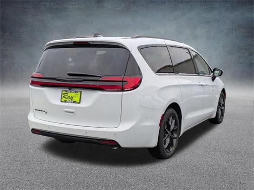 2026 Chrysler Pacifica L