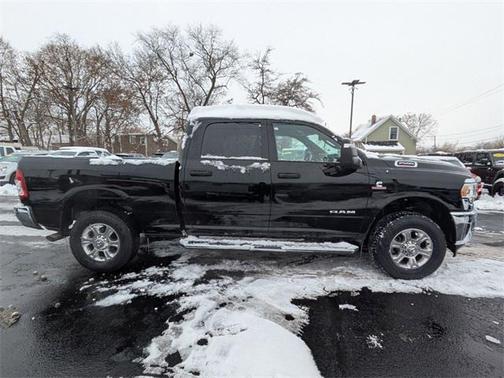 2024 RAM 2500 Big Horn Crew Cab 4x4 6'4' Box