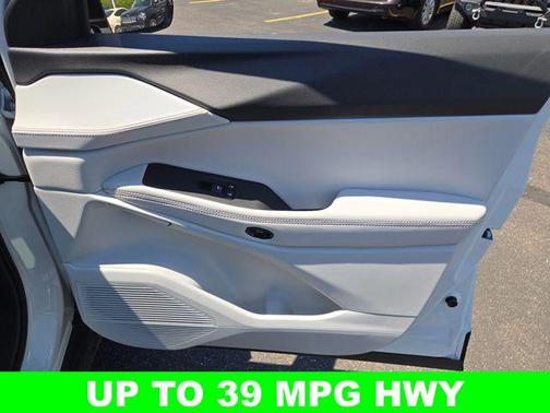 Bright White Clearcoat 2026 Jeep Cherokee Limited