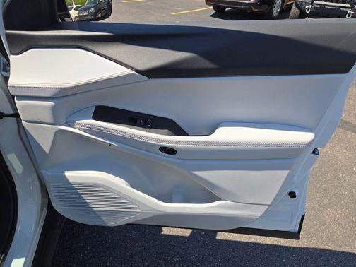 Bright White Clearcoat 2026 Jeep Cherokee Limited