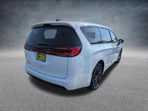 Bright White Clearcoat 2026 Chrysler Pacifica L