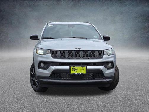 Silver Zynith Metallic Clearcoat 2026 Jeep Compass Latitude