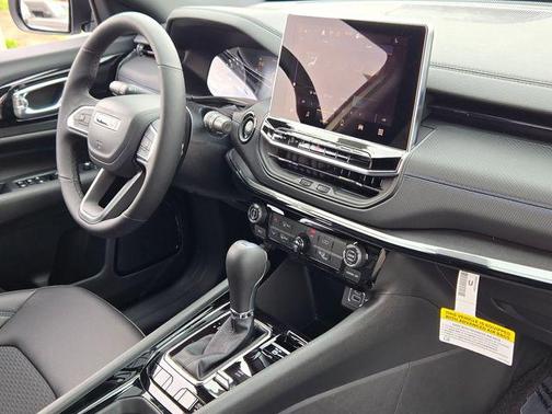 Silver Zynith Metallic Clearcoat 2026 Jeep Compass Latitude