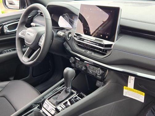 Silver Zynith Metallic Clearcoat 2026 Jeep Compass Latitude
