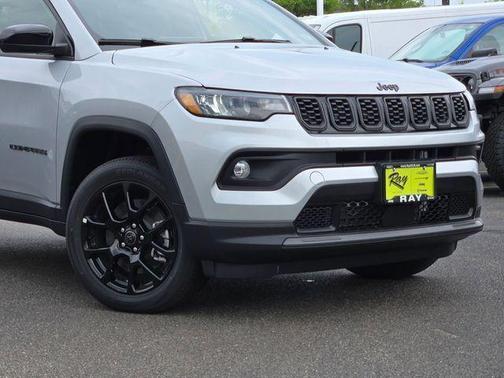 Silver Zynith Metallic Clearcoat 2026 Jeep Compass Latitude