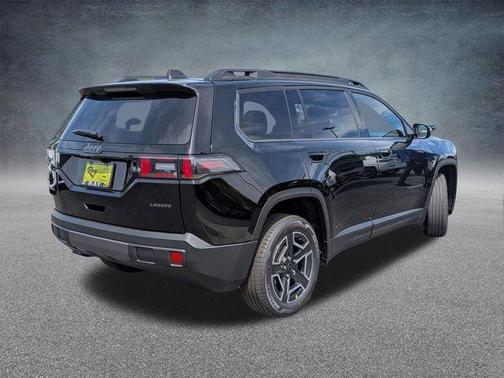 Diamond Black Crystal Pearlcoat 2026 Jeep Cherokee Laredo 4x4