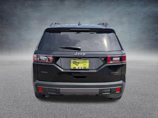 Diamond Black Crystal Pearlcoat 2026 Jeep Cherokee Laredo 4x4