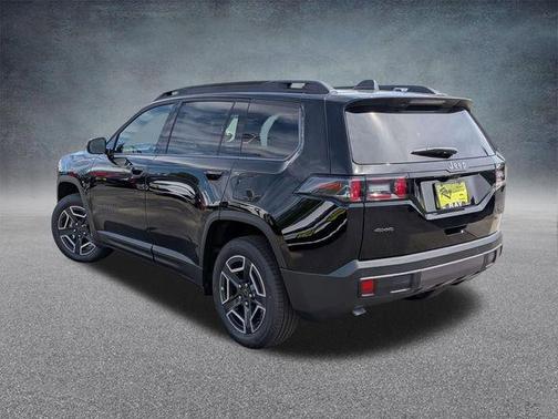 Diamond Black Crystal Pearlcoat 2026 Jeep Cherokee Laredo 4x4