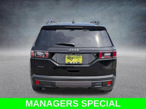 Diamond Black Crystal Pearlcoat 2026 Jeep Cherokee Laredo 4x4
