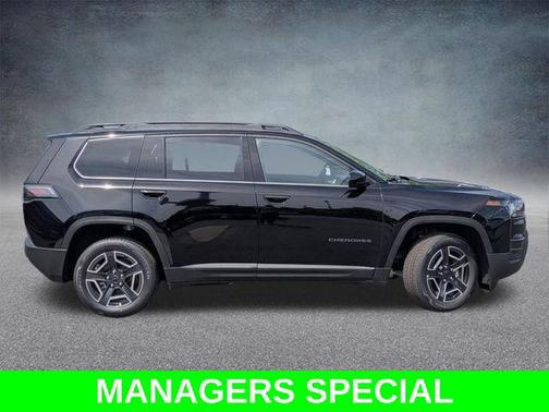 Diamond Black Crystal Pearlcoat 2026 Jeep Cherokee Laredo 4x4