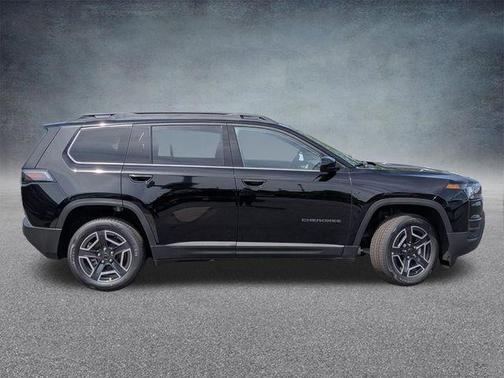 Diamond Black Crystal Pearlcoat 2026 Jeep Cherokee Laredo 4x4