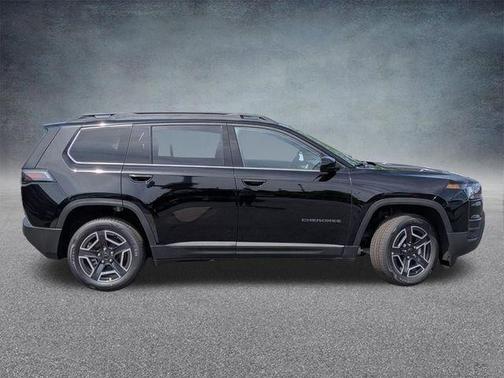 Diamond Black Crystal Pearlcoat 2026 Jeep Cherokee Laredo 4x4