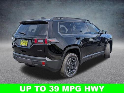 Diamond Black Crystal Pearlcoat 2026 Jeep Cherokee Laredo 4x4