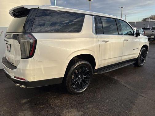 Iridescent Pearl Tricoat 2025 Chevrolet Suburban Premier