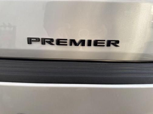Iridescent Pearl Tricoat 2025 Chevrolet Suburban Premier