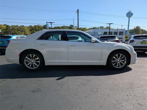 2016 Chrysler 300 S