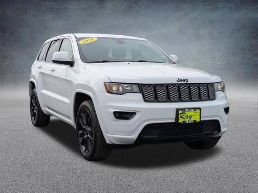 Bright White Clearcoat 2021 Jeep Grand Cherokee Laredo